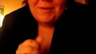 Brunetka BBW kocha mocno ssać chuja