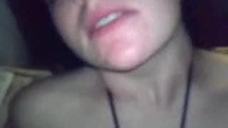 Młoda dziwka robi loda w pov i daje się wypierdolić