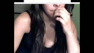 Puszysta brunetka, cycki i masturbacja