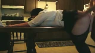 Odwrócił dziwkę i mocno wyjebał od tyłu