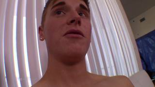 Alex Tanner da sobie orgazm na castingu