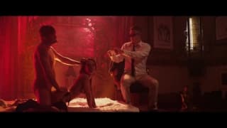 Nikita Bellucci cieszy się na dwa chuje