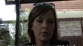 Dziwka prosto z ulicy idzie się rżnąć