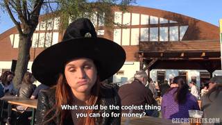 Mała czarownica to dziwka - chce seksu!