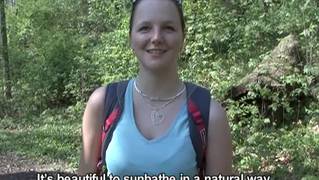 Brunetki chętne na rżnięcie w parku!