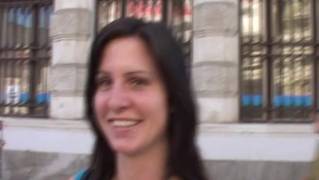 Brunetka obciągnie mu kutasa w aucie!