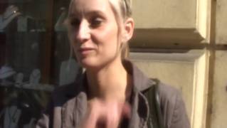 Blondynka odda się facetowi za banknoty