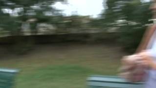 Pierdoli się z ładną Rosjanką w parku