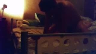 Napalony facet zaprasza do domu dziwkę!