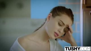 Młode i seksowne dziwki rżną się z przyjemnością