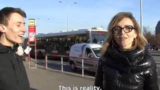 Dziwka z ulicy ssie i nie tylko za kasę