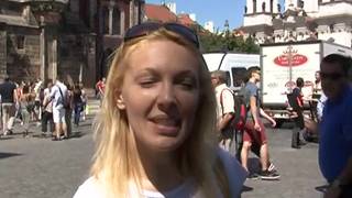 Blond dziwka lubi się rżnąć na dworze