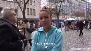 Poderwana Czeszka pierdoli się za kasę