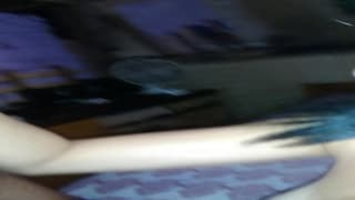 Młoda amatorka cieszy się obciąganiem