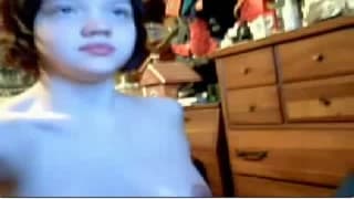 Ciężarna młoda dziwka pokazuje nam ciało