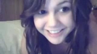 Seksowna i młoda jebie się nowym dildo