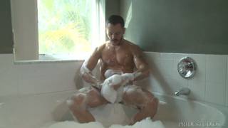 Valentin Petrov - gorący gej w wannie
