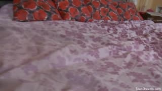 Blondynka dostanie kutasa w słodką dupkę