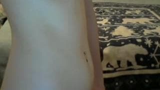 Lubi się dotykać i pieścić sama w łóżku