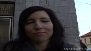 Blondynka z pociągu zarobi na seksie