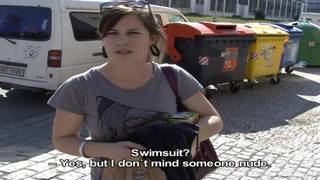 Dojrzała brunetka pierdoli się za kasę