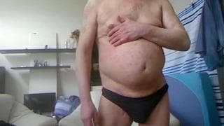 Ten facet pokaże, jak lubi walić kutasa