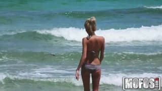 Po kąpieli w morzu będą się rżnąć w hotelu