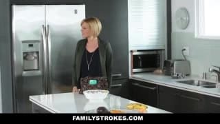 Wypierdoli swoją pasierbicę zupełnie bezwstydnie