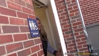 Gorąca Alysha lubi possać i jebać się z czarnym chujem