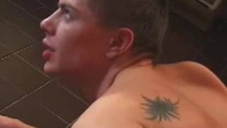 Na grupowej sesji gejów jest dużo analu