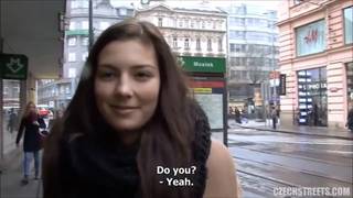 Młoda Czeszka z ulicy rżnie się zawodowo