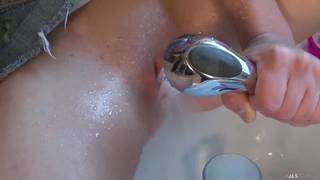 Wsadzi sobie do pizdy co tylko się da!