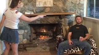 Dziwka zgodzi się na orgię z trzema facetami