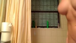 Pierdolą się pod prysznicem do orgazmu