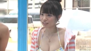 Azjatycka ekshibicjonistka rucha się wszędzie