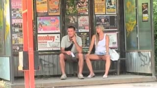 Obciąganie na przystanku i ruchanie na wycieczce