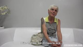 Starsza pani Evana na sprośnym castingu porno