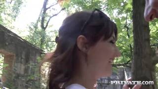 Zabrał autostopowiczkę, żeby ją wyruchać w lesie