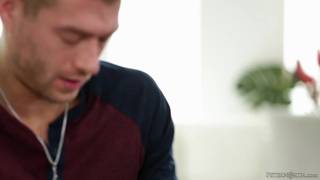 Reagan Foxx wyruchana dużą pałą Xandera Corvus