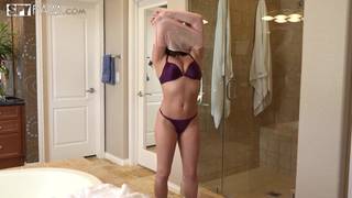 Christiana Cinn pierdoli się ze swoim przyrodnim bratem