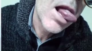 Dojrzały amator zwali swojego dużego wacka