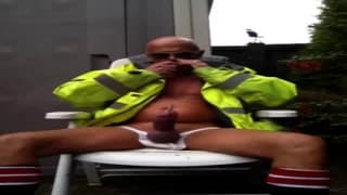 Zabawna masturbacja wyposażonego geja