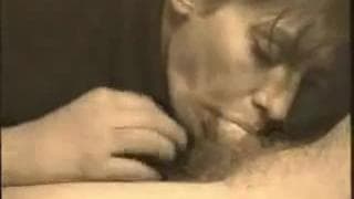 Obciąga mu chuja, żeby był szczęśliwy!