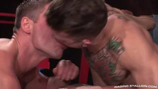 Grupa gejów - gwiazd porno ma seks!