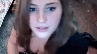 Nastolatka z dużymi cyckami dziś dla nas