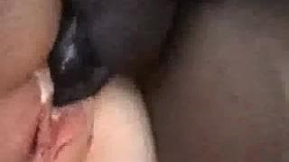 Czarny i biały kutas spenetują ciała tych dziwek!