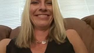 Zrobi z nią wywiad na castingu a potem zerżnie!