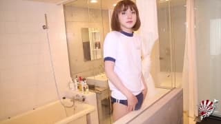 Słodka Azjatka trans pokazuje nam chuja