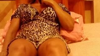 Mocno podniecona zerżnie się palcami