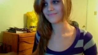 Młoda dziwka pieści się bezwstydnie!